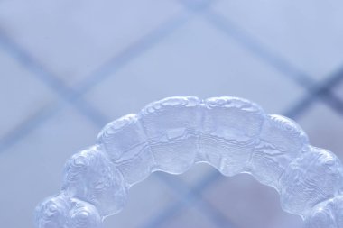 Görünmez açık diş diş aligner düzleştiriciler modern estetik parantez olarak ortodontik diş tedavisi için.