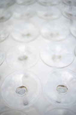 Lüks Otel düğün evlilik konuklar üzerinden içmek hazır, kırmızı veya beyaz şarap gözlük.