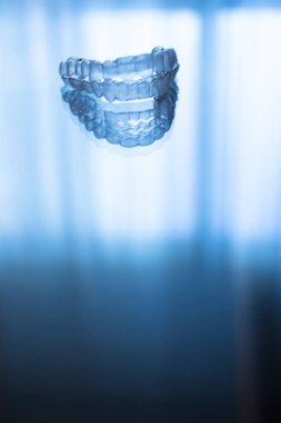 Görünmez açık diş diş aligner düzleştiriciler modern estetik parantez olarak ortodontik diş tedavisi için.