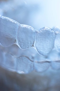 Görünmez açık diş diş aligner düzleştiriciler modern estetik parantez olarak ortodontik diş tedavisi için.