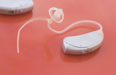 Modern kompakt dijital audiophone kulak işitme duymak sağır insanlar için.