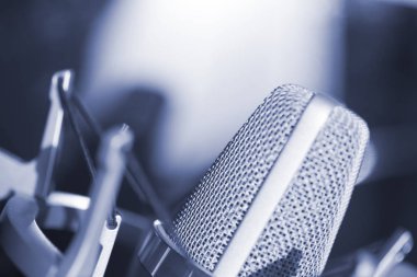 Ses stüdyo büyük diyafram ses mikrofon dublaj, şarkı ve aletleri için kayıt.