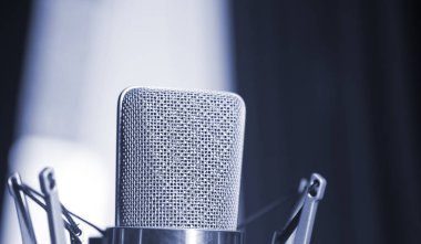 Ses stüdyo büyük diyafram ses mikrofon dublaj, şarkı ve aletleri için kayıt.