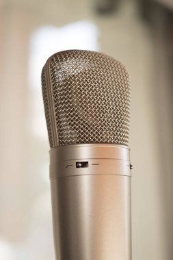 Ses stüdyo büyük diyafram ses mikrofon dublaj, şarkı ve aletleri için kayıt.
