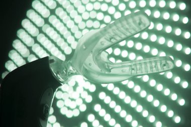 Köşeli ayraç diş aligner elektrik ortodontik düzleştirici Hızlandırıcı aygıt.