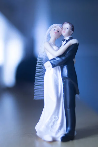 Hochzeitspaar Hochzeitstorte Topper Kunststofffiguren Mit Smoking Abendanzug Weißes Hochzeitskleid Schleier — Stockfoto