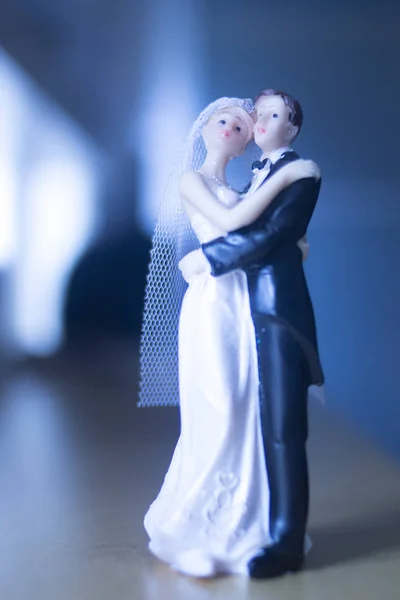 Casamento Casal Casamento Bolo Topper Figuras Plástico Com Terno Noite — Fotografia de Stock