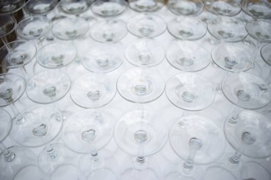 Lüks Otel düğün evlilik konuklar üzerinden içmek hazır, kırmızı veya beyaz şarap gözlük.