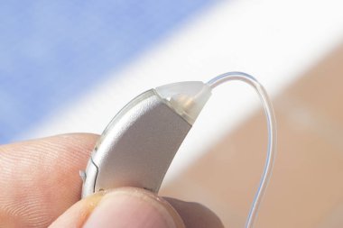 Modern kompakt dijital audiophone kulak işitme duymak sağır insanlar için.