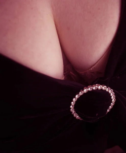 Sexy Sensuelle Gros Buste Curvy Seins Femme Petite Robe Noire — Photo