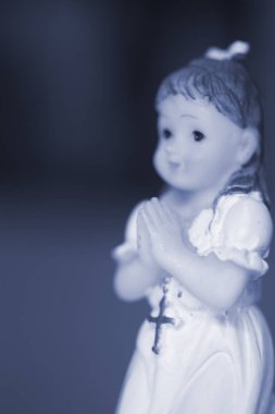 Pasta topper Katolik komünyon töreni dini kız Christian Tanrı kilisede dua.