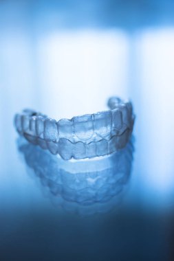 Görünmez açık diş diş aligner düzleştiriciler modern estetik parantez olarak ortodontik diş tedavisi için.