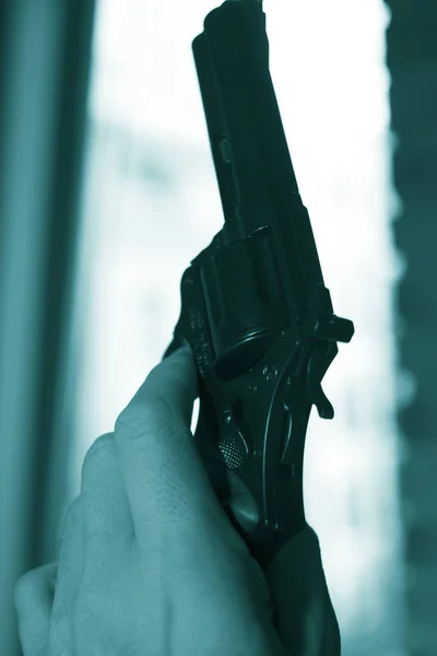 Pistol Automatisk Pistol Vapen Silhuett Handen Mördaren Atmosfäriska Mörk Dramatisk — Stockfoto