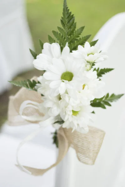 Outdoor Jardim Verão Civil Casamento Assentos Com Buquês Flores Decorados — Fotografia de Stock