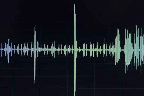 Voiceover의 녹음에서 화면에 컴퓨터 프로그램 소리를 오디오 사운드 웨이브 스튜디오 — 스톡 사진