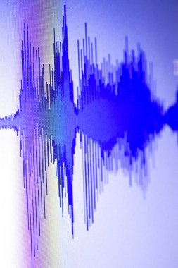 Ses ses dalgası stüdyo bilgisayar programı ekran gösterimleri ses dublaj vokal kaydı gelen ekranda düzenleme.