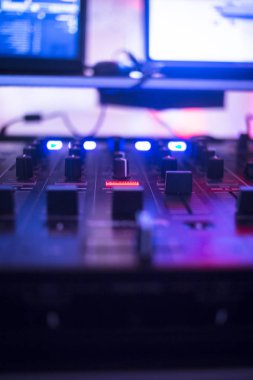 Resepsiyon ekipman düğün receoption parti disko renk disko ışıkları ile karıştırma dj dj.