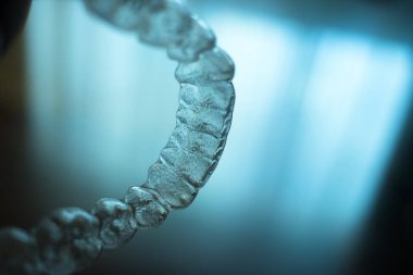 Görünmez açık diş diş aligner düzleştiriciler modern estetik parantez olarak ortodontik diş tedavisi için.