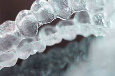 Görünmez diş diş aligners
