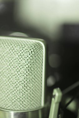 Ses stüdyo büyük diyafram ses mikrofon dublaj, şarkı ve aletleri için kayıt.