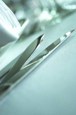 Düğün resepsiyonu ziyafet akşam yemeği parti masa yer ayarlarını lüks otel mekan olarak ayarla.