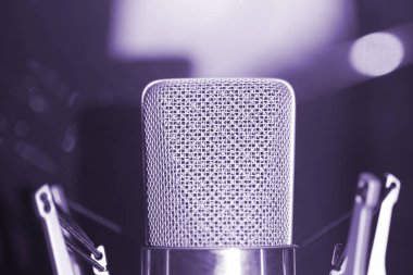 Ses stüdyo büyük diyafram ses mikrofon dublaj, şarkı ve aletleri için kayıt.