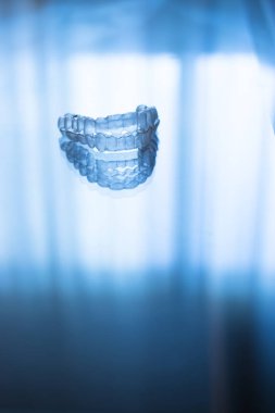 Görünmez açık diş diş aligner düzleştiriciler modern estetik parantez olarak ortodontik diş tedavisi için.