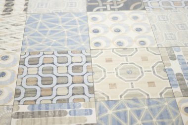 Mutfak kiremitleri sergi salonu zemin için yeni kiremit seçeneği ve ev inşaatı için duvarlar işe yarıyor..