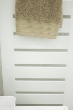 Banyo showroom görüntüsünü yeni tasarım havlu ısıtıcı konut geliştirme için çalışır.