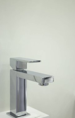 Banyo showroom görüntüsünü konut geliştirme için yeni lavabo krom musluk tasarım seçeneği çalışır.