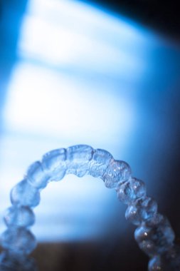 Görünmez açık diş diş aligner düzleştiriciler modern estetik parantez olarak ortodontik diş tedavisi için.