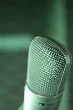 Ses stüdyo büyük diyafram ses mikrofon dublaj, şarkı ve aletleri için kayıt.