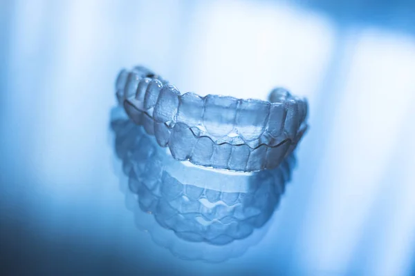 Prostownice Aligner Niewidoczne Jasne Dentystyczny Zęby Leczenie Ortodontyczne Dentysta Jako — Zdjęcie stockowe
