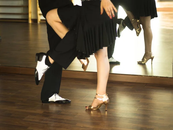 Ballroom Taniec Salsa Tancerz Instruktorzy Mężczyzna Kobieta Para Taniec Shcool — Zdjęcie stockowe