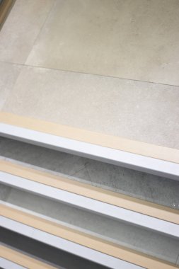 Mutfak kiremitleri sergi salonu zemin için yeni kiremit seçeneği ve ev inşaatı için duvarlar işe yarıyor..