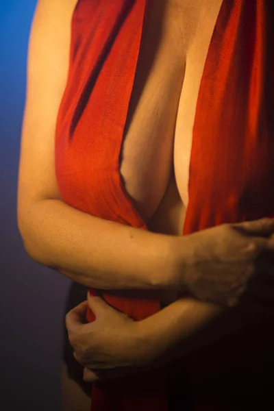 Göğüsleri Çok Büyük Erotik Göğüsleri Olan Fotoğraf Çekiminde Yetişkin Gibi — Stok fotoğraf
