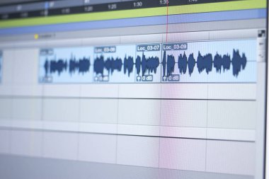 Kayıt stüdyo ses bilgisayar müzik ve ses üretimi için karıştırma programı ses denetimleri düzenleme.
