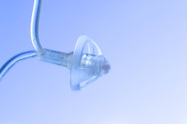 Modern dijital teknoloji işitme cihazı işitme veya sağır insanların zor ve sağırlık için gelişmiş.