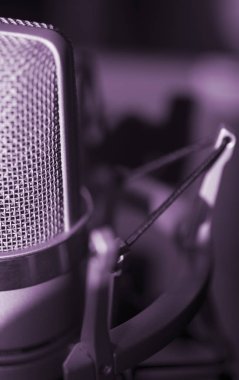 Ses stüdyo büyük diyafram ses mikrofon dublaj, şarkı ve aletleri için kayıt.