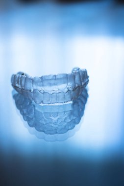 Görünmez açık diş diş aligner düzleştiriciler modern estetik parantez olarak ortodontik diş tedavisi için.