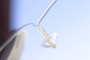 Modern dijital teknoloji işitme cihazı işitme veya sağır insanların zor ve sağırlık için gelişmiş.