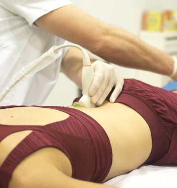 Fizyoterapi kliniği Doku İçi Perkütanöz Elektroliz EPI Kuru iğneli fizyoterapist yaralanması.