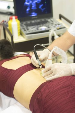 Fizyoterapi kliniği Doku İçi Perkütanöz Elektroliz EPI Kuru iğneli fizyoterapist yaralanması.