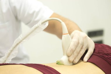 Fizyoterapi kliniği Doku İçi Perkütanöz Elektroliz EPI Kuru iğneli fizyoterapist yaralanması.