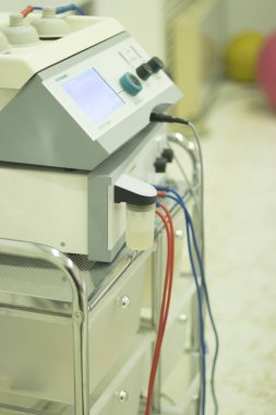 Fizik tedavi kliniği Intratissue perkütan elektroliz Epi kuru iğneleme yöntemlerinin etkinliğinin karşılaştırılması fizyoterapist pequipment.