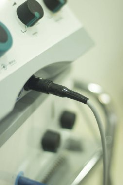 Fizik tedavi kliniği Intratissue perkütan elektroliz Epi kuru iğneleme yöntemlerinin etkinliğinin karşılaştırılması fizyoterapist pequipment.