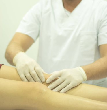 Fizik tedavi kliniği osteopati fizyoterapist tedavi hasta yaralanma chiropractic rehabilitasyon tedavisinin.