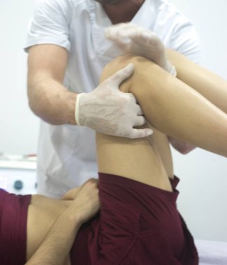 Fizik tedavi kliniği osteopati fizyoterapist tedavi hasta yaralanma chiropractic rehabilitasyon tedavisinin.