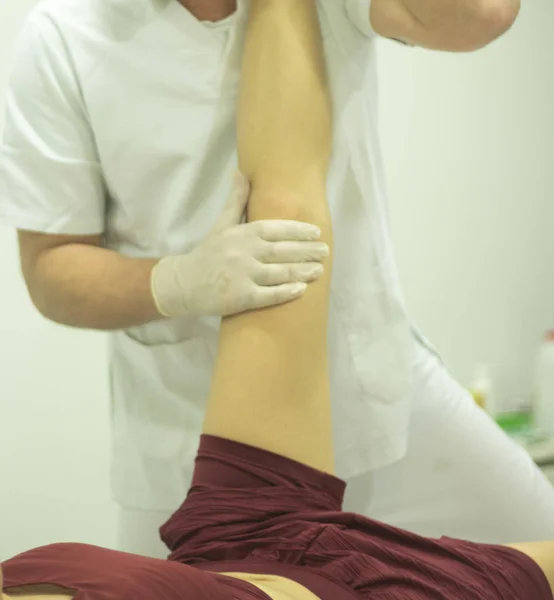 Fizik Tedavi Kliniği Osteopati Fizyoterapist Tedavi Hasta Yaralanma Chiropractic Rehabilitasyon — Stok fotoğraf