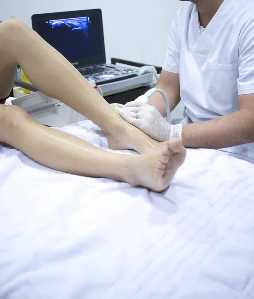 Physiotherapie Klinik Intratissue Perkutane Elektrolyse Epi Trockennadeln Physiotherapeut Patientenverletzung — Stockfoto